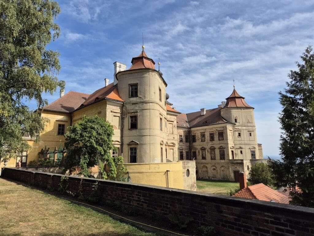 Jezeří Castle