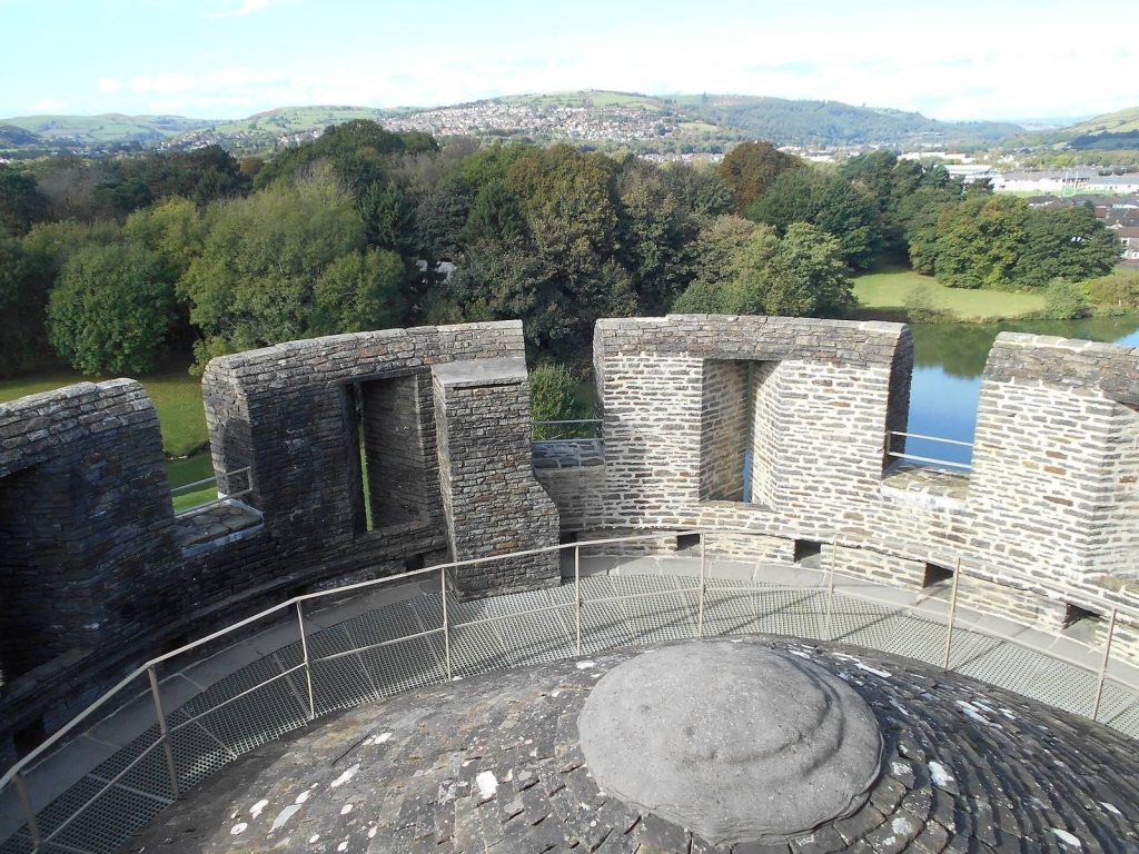 Caerphilly Castle: An Anglo-Norman Fortress in South Wales 2 Caerphilly Castle