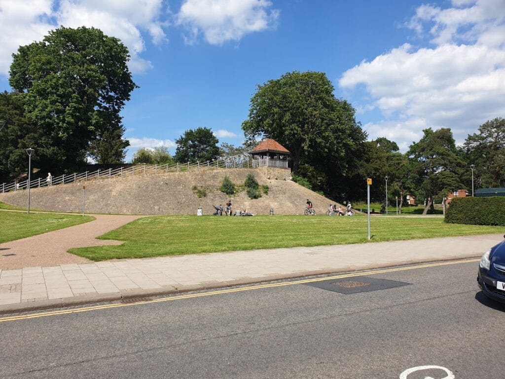 Bedford Castle: A Medieval Fortress on the River Great Ouse 1 Bedford Castle