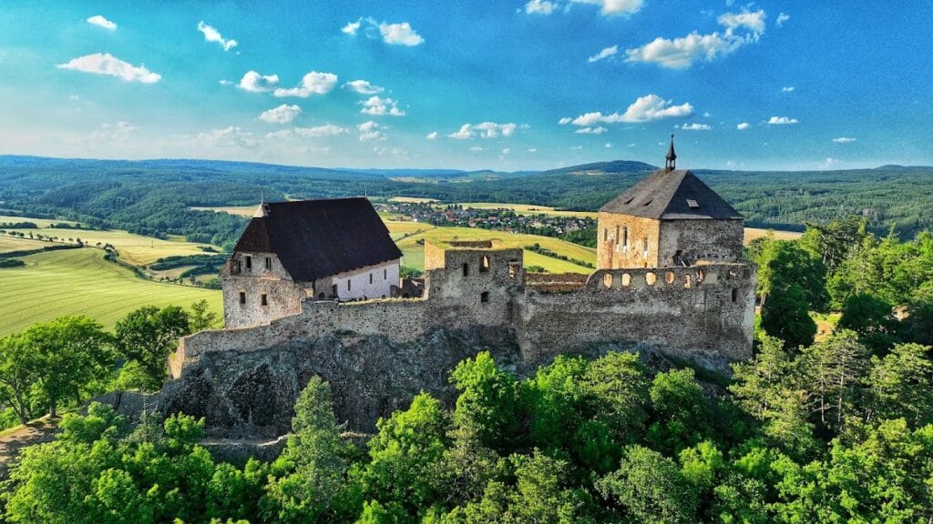 Točník Castle: A Royal Retreat and Château-like Residence in Czechia 1 Točník Castle
