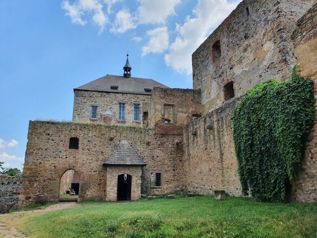 Točník Castle: A Royal Retreat and Château-like Residence in Czechia 3 Točník Castle