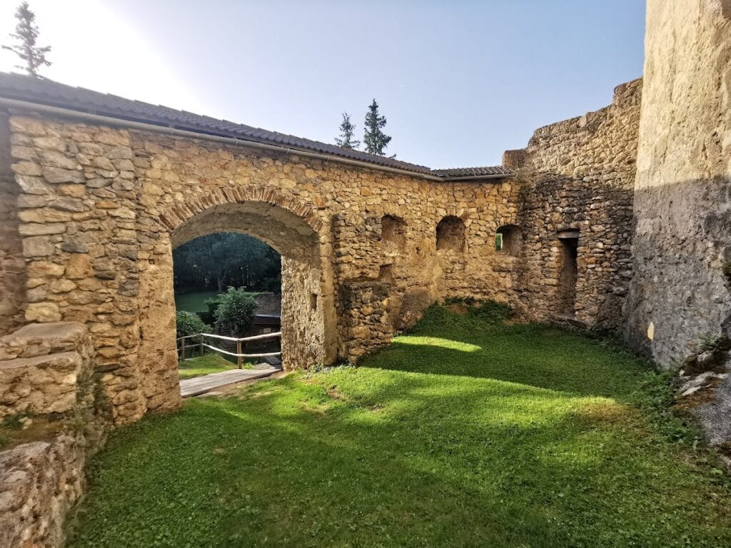 Ruine Hohenwang: Medieval Hilltop Fortress in Austria 4 Ruine Hohenwang