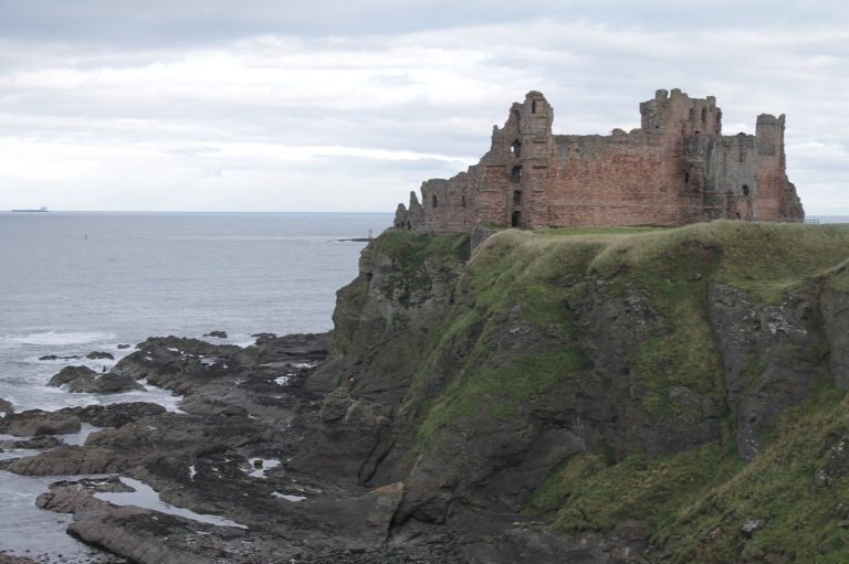 Tantallon Castle: A Curtain-Wall Fortress on Scotland’s East Coast