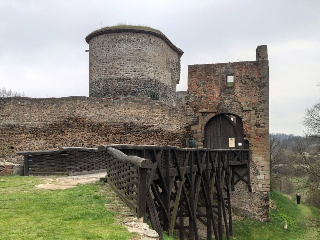 Krakovec Castle: A Late Gothic Royal-Court Residence in Czechia 1 Krakovec Castle