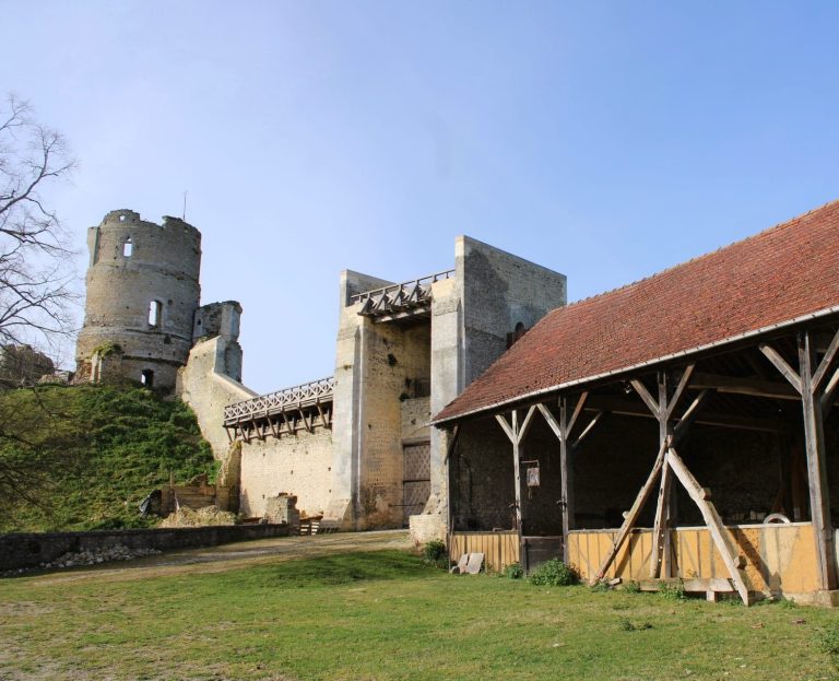 Châteauneuf-sur-Epte: A Norman Frontier Castle in France