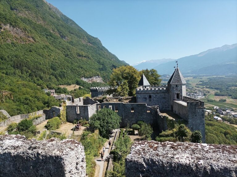 Fortress of Miolans: A Historic Stronghold and Prison in Saint-Pierre-d’Albigny, France