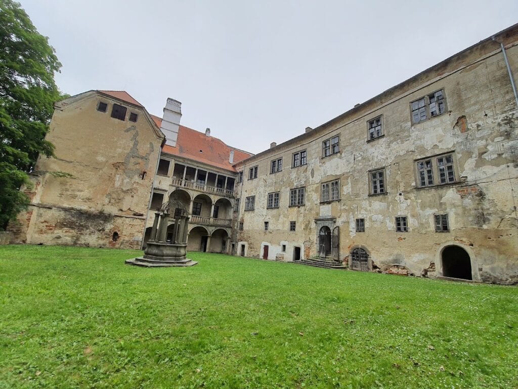 Brtnice Castle: A Gothic Fortress and Renaissance Residence in Czechia 2 Brtnice Castle