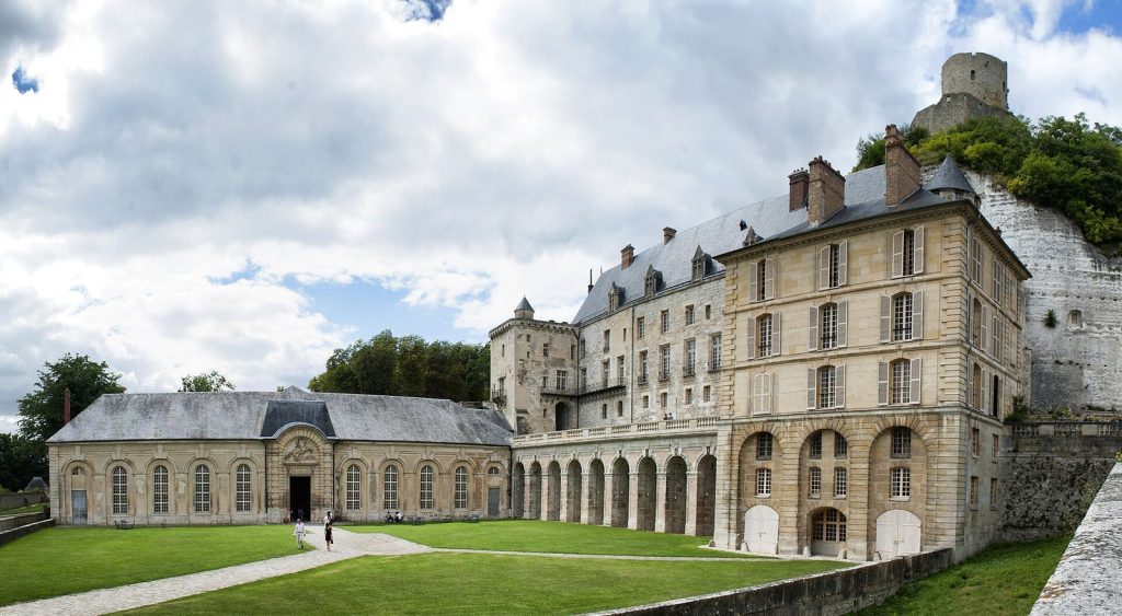 Castle of La Roche-Guyon: A Medieval Fortress and Aristocratic Residence in France 3 Castle of La Roche-Guyon
