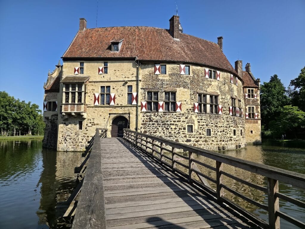 Vischering Castle: A Moated Territorial Stronghold in Germany 3 Vischering Castle