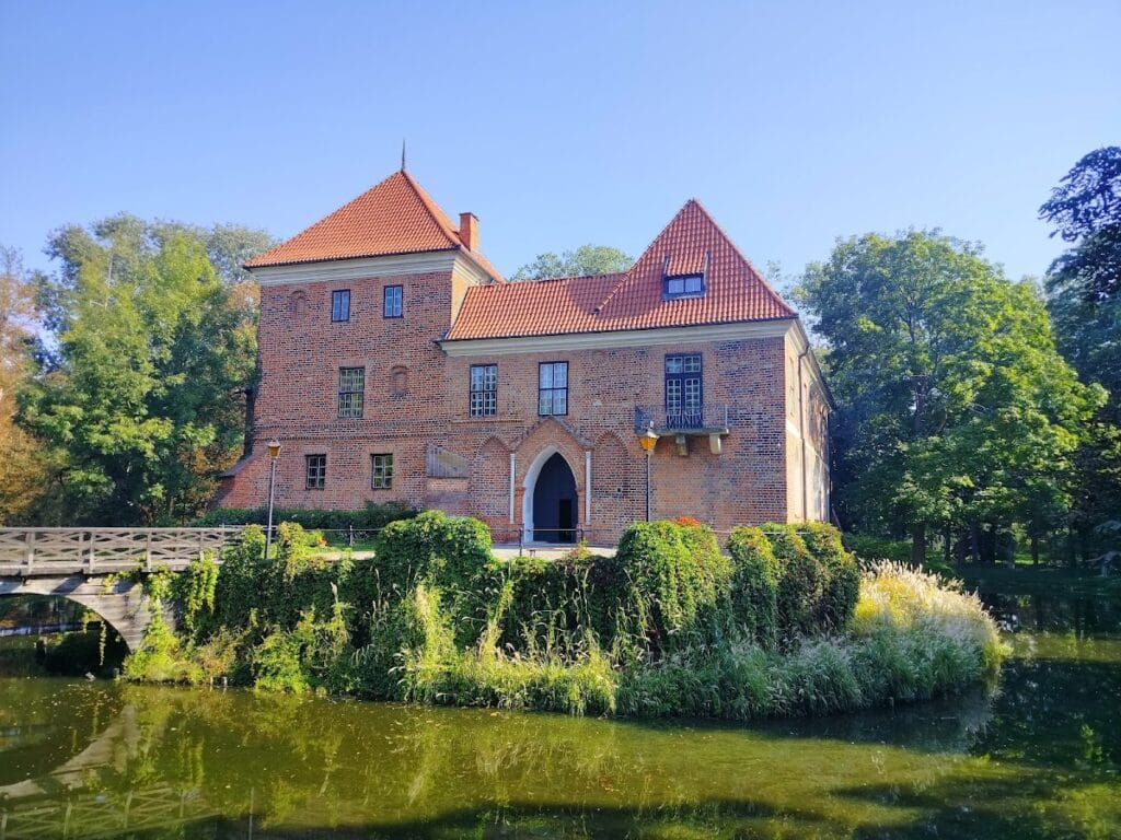 Oporów Castle: A Late-Gothic Noble Residence in Poland 1 Oporów Castle