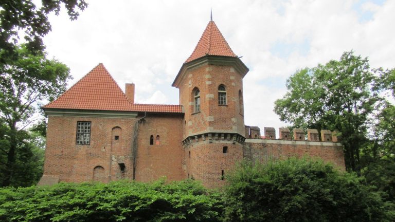Oporów Castle: A Late-Gothic Noble Residence in Poland