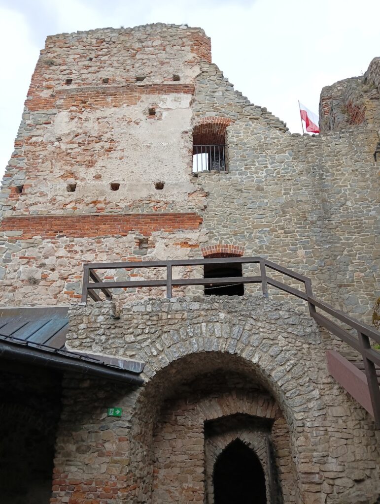 Czorsztyn Castle: A Medieval Polish Fortress in Poland 8 Czorsztyn Castle