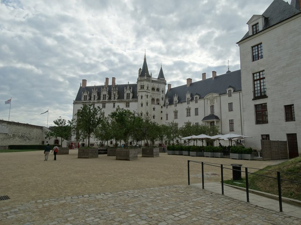 Château des ducs de Bretagne: A Ducal Palace and Fortress in Nantes 5 Château des ducs de Bretagne
