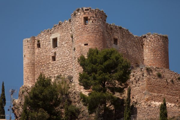 Castillo de Huelma: A Frontier Fortress in Jaén, Spain