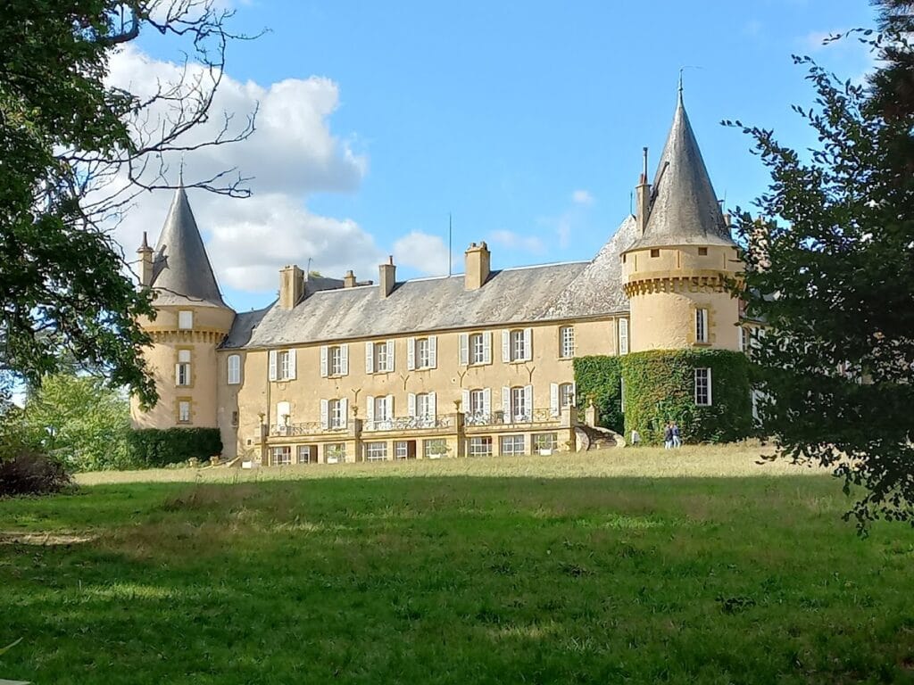 Château de Villemolin: A Fortified Residence in France 1 Château de Villemolin