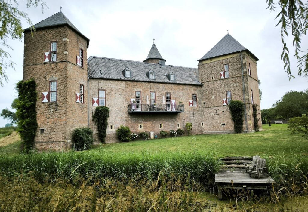 Castle Zelem: A Historic Fortress near Mehr, Germany 7 Castle Zelem