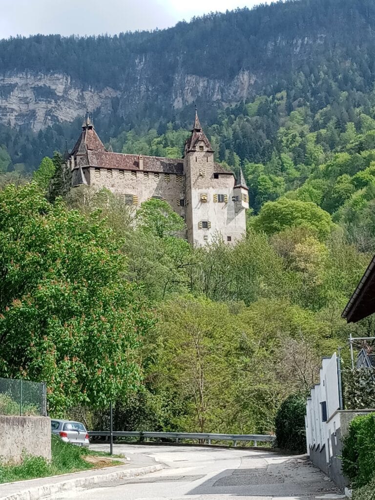 Enn Castle: A Medieval Hilltop Fortress in Italy