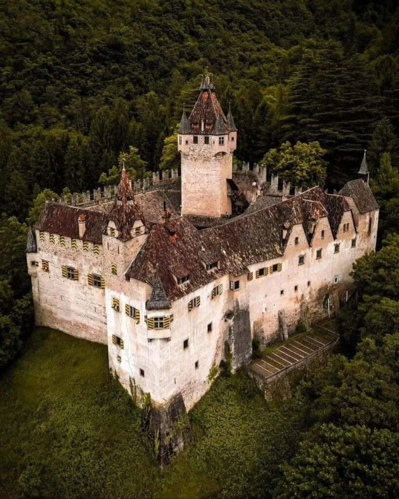 Enn Castle: A Medieval Hilltop Fortress in Italy 2 Enn Castle