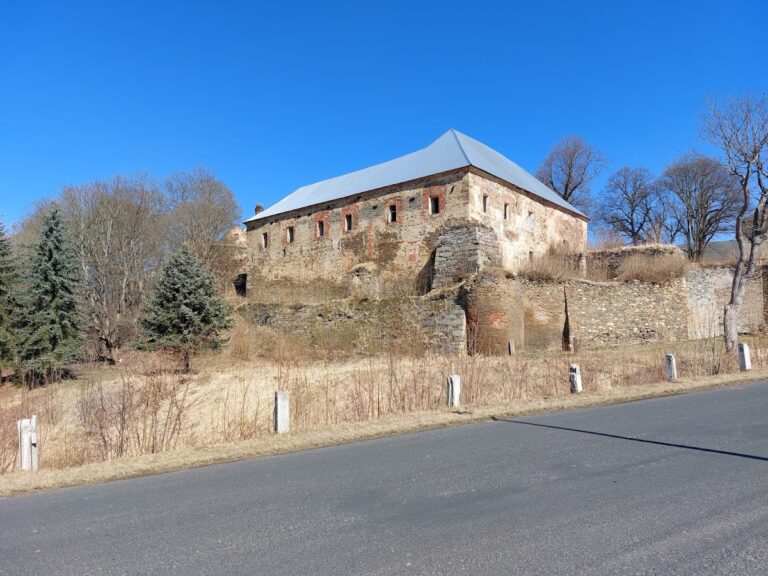 Toužim Chateau: A Historic Fortified Complex in the Czech Republic