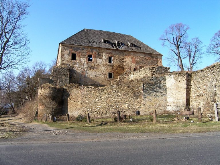 Toužim Chateau: A Castle and Chateau Complex in Czechia