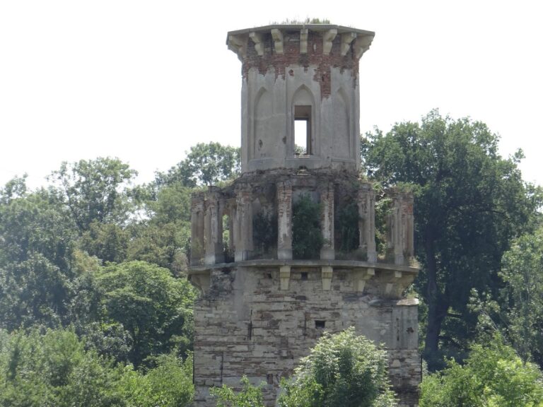 Teleki Castle: A 17th-Century Noble Estate in Luna de Jos, Romania
