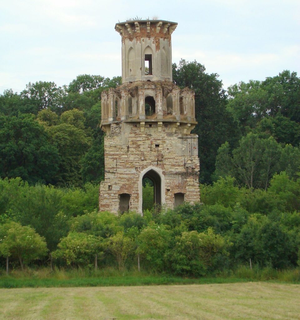 Teleki Castle in Luna de Jos, Cluj: A Historic Noble Site 1 Teleki castle in Luna de Jos, Cluj
