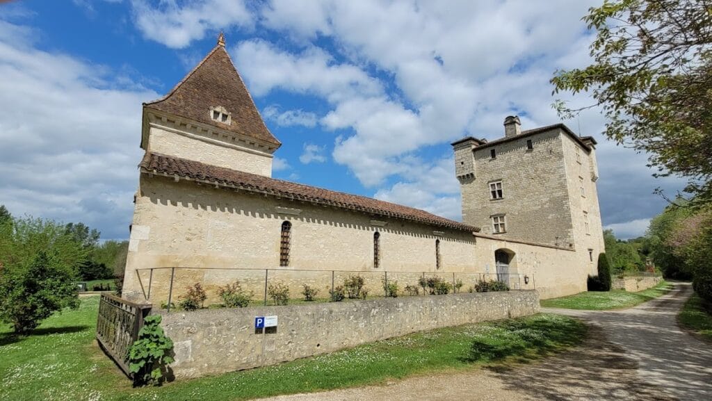 Château de Herrebouc: A Medieval Fortified Castle in France 3 Château de Herrebouc
