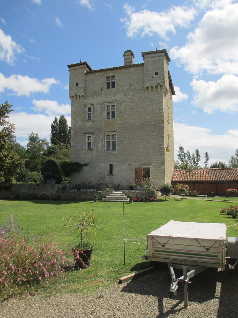 Château de Herrebouc: A Medieval Fortified Castle in France