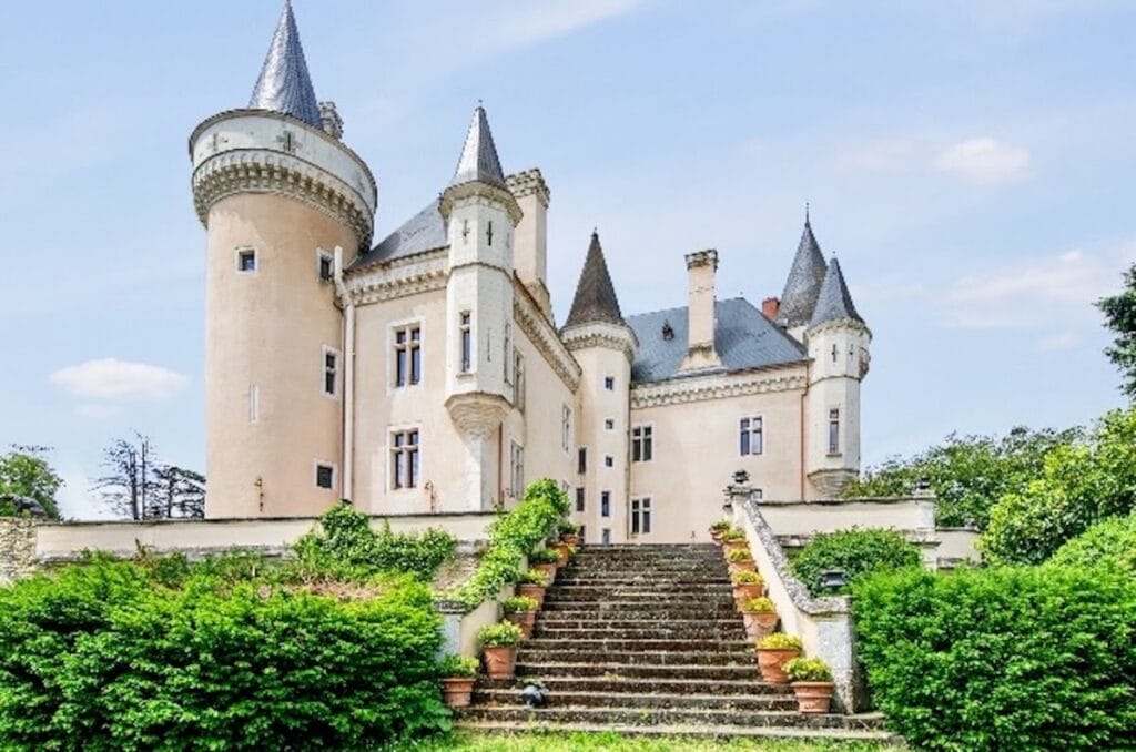 Château de Saint-Chartier: A Medieval Fortress and Historic Residence in France 1 Château de Saint-Chartier