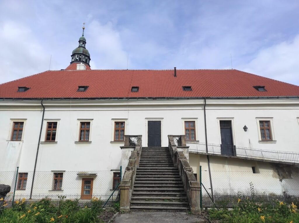 Smečno Castle: A Renaissance Château Shaped by Bohemian Noble Families 2 Smečno Castle