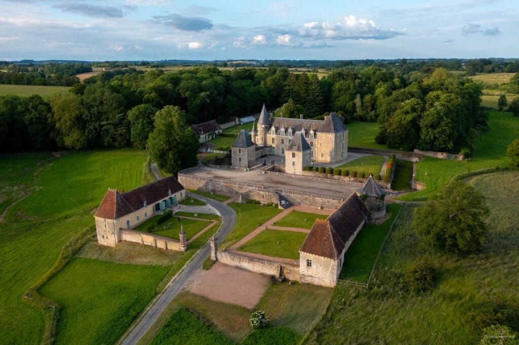 Château des Feugerets: A Moated Historic Estate in Normandy 1 Château des Feugerets