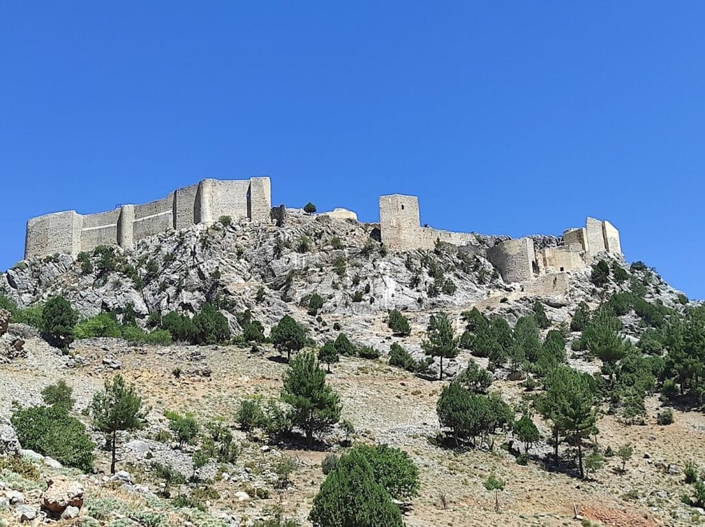 Feke Castle: A Byzantine and Armenian Stronghold in Türkiye 1 Feke Castle