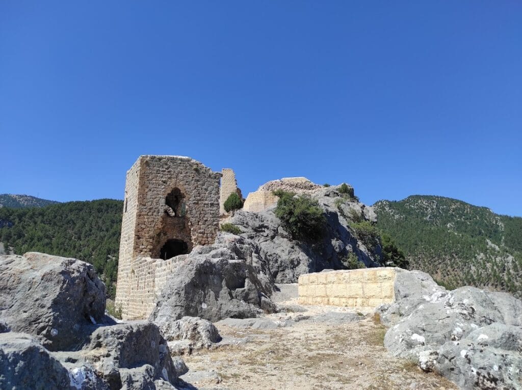 Feke Castle: A Byzantine and Armenian Stronghold in Türkiye 2 Feke Castle