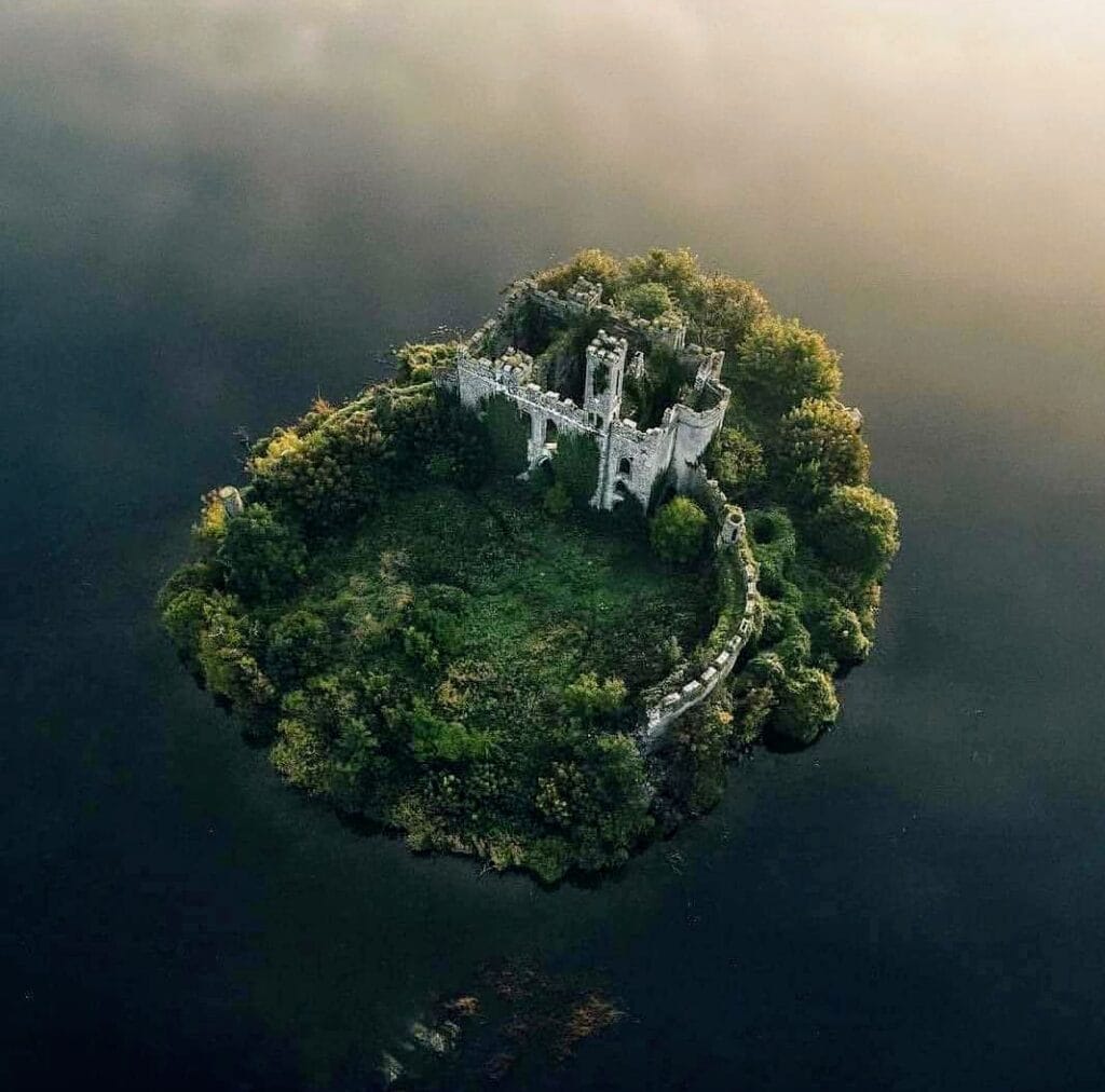 McDermott's Castle: A Medieval Fortified Island Site in Ireland 3 McDermott's Castle