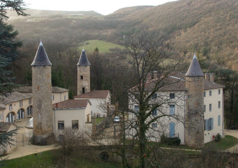 Château de la Trolanderie: A Fortified House and Historic Estate in France