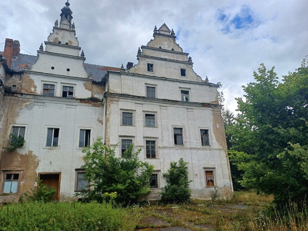 Manor in Wilków Wielki: A Historic Estate Residence in Poland 1 Manor in Wilków Wielki