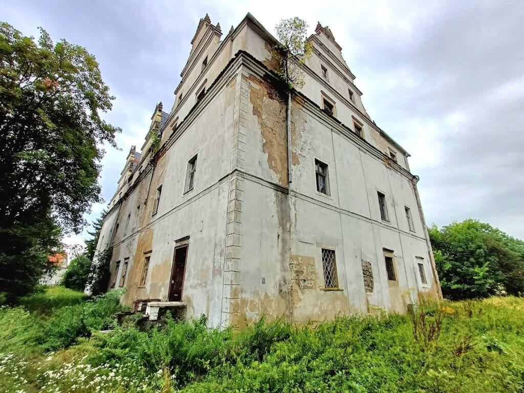 Manor in Wilków Wielki: A Historic Estate Residence in Poland 2 Manor in Wilków Wielki