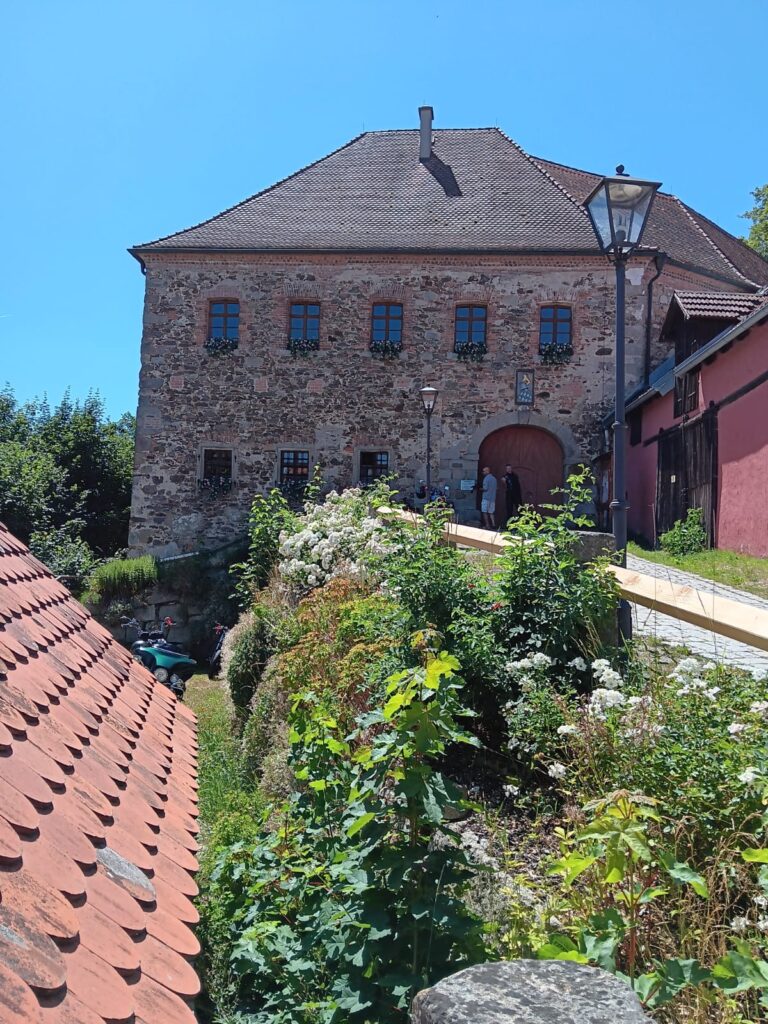 Schloss Burgtreswitz: A Medieval Castle and Cultural Site in Moosbach, Germany 6 Schloss Burgtreswitz