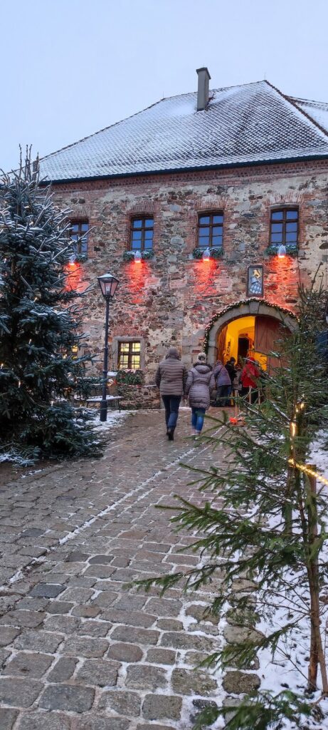 Schloss Burgtreswitz: A Medieval Castle and Cultural Site in Moosbach, Germany 8 Schloss Burgtreswitz