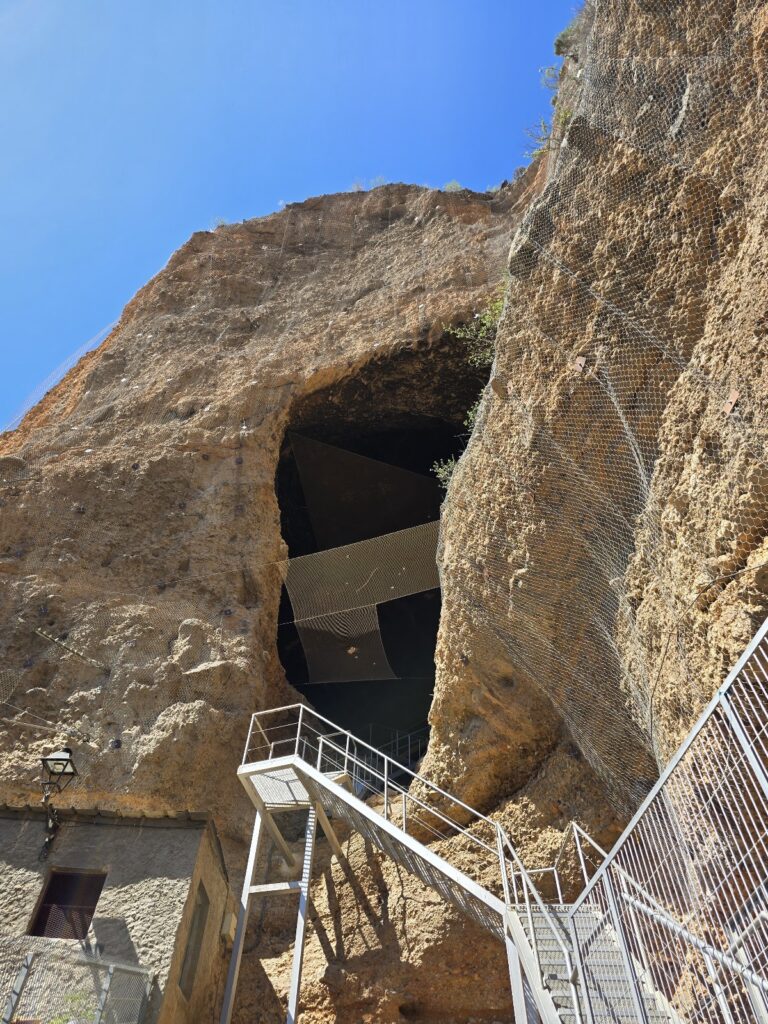 Castle of Los Fayos: A Historic Cave Fortress in Aragón, Spain
