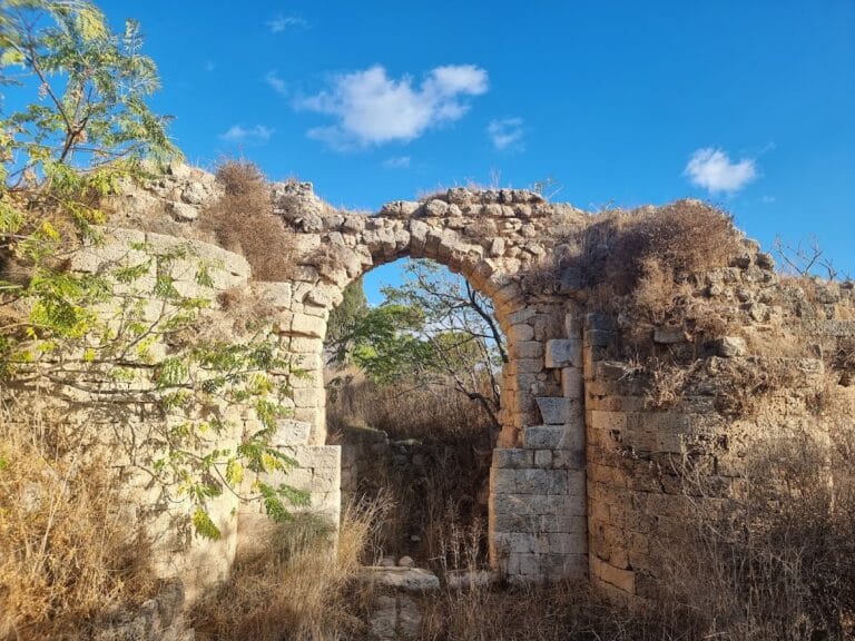 Cafarlet Fortress: A Historic Coastal Stronghold in HaBonim, Israel