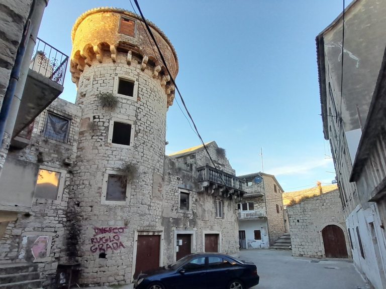 Cambi Castle: A Fortified Cambi Family Residence in Croatia