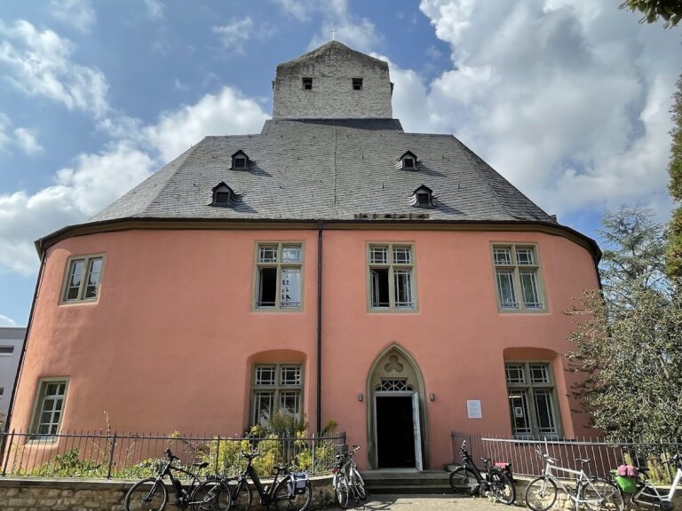 Burg Windeck: A Medieval Water Castle in Heidesheim am Rhein, Germany
