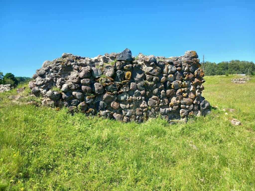 Rūjiena Fortress: A Livonian Order Frontier and Grain-Storage Castle in Latvia 4 Rūjiena Fortress
