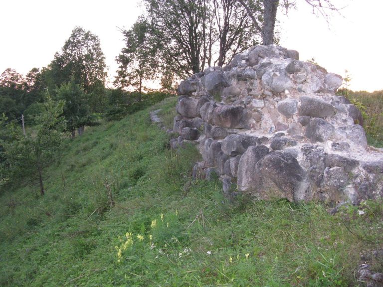 Rūjiena Fortress: A Livonian Order Frontier and Grain-Storage Castle in Latvia