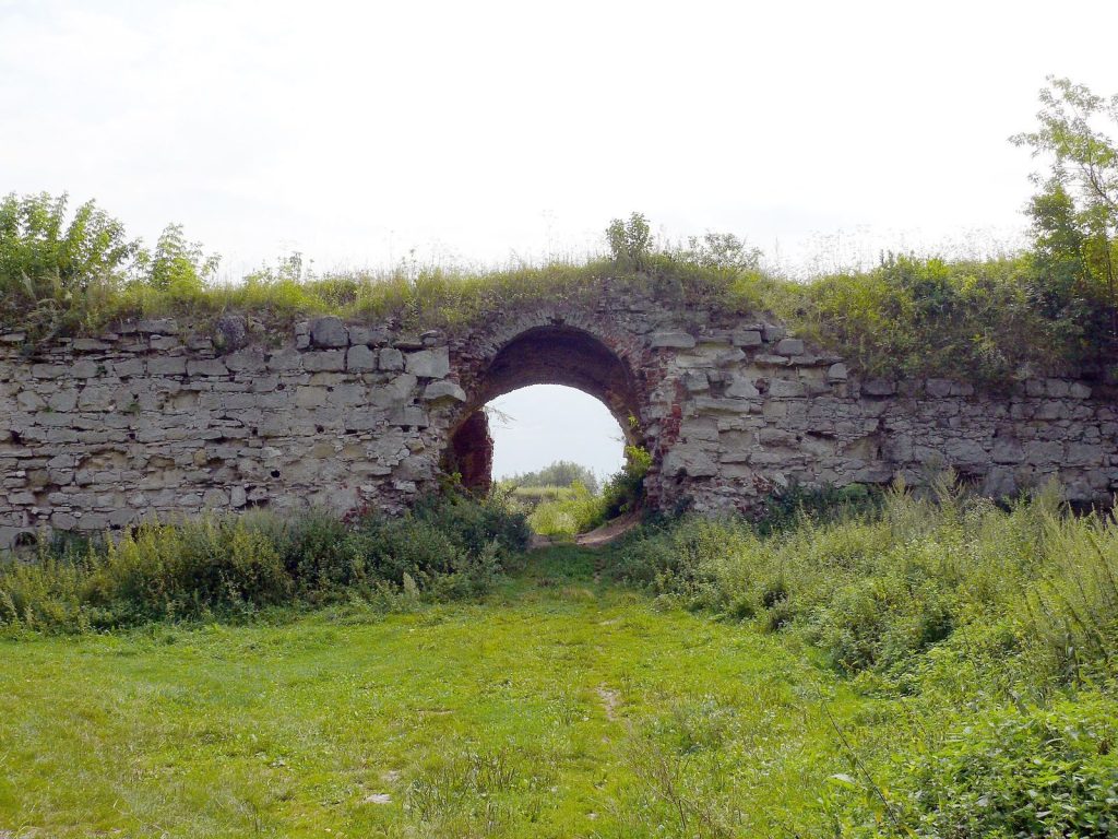 Zaliztsi Castle: A Ruined Defensive Stronghold in Ukraine 2 Zaliztsi Castle