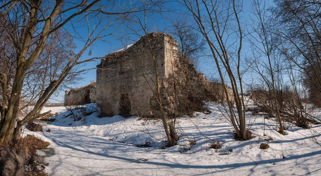 Zaliztsi Castle: A Ruined Defensive Stronghold in Ukraine 3 Zaliztsi Castle