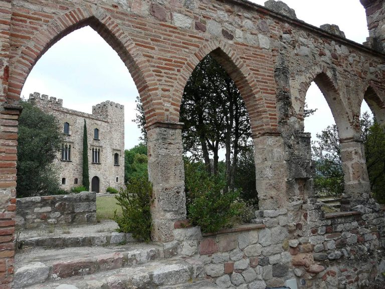 Castell de Clasquerí: Medieval Castle and Estate Complex in Spain