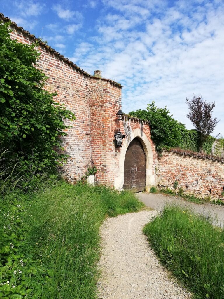 Château de Châtillon-sur-Chalaronne: A Medieval Fortress in France 8 Château de Châtillon-sur-Chalaronne