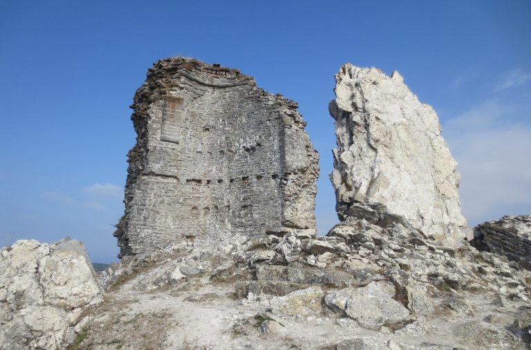 Castle of Guevara-Gebara: A Medieval Fortress and Carlist Stronghold in Spain